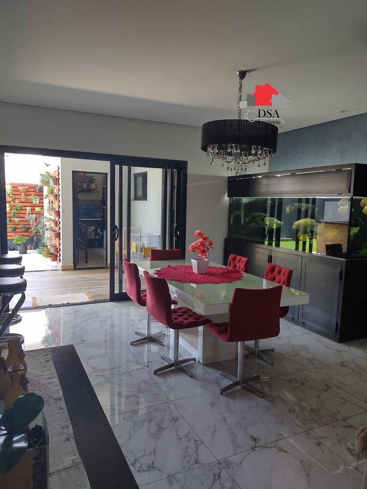 Casa à venda com 3 quartos, 240m² - Foto 2