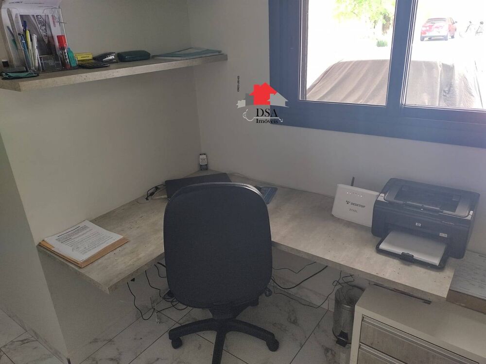 Casa à venda com 3 quartos, 240m² - Foto 1