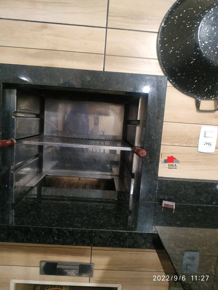 Casa à venda com 3 quartos, 200m² - Foto 1