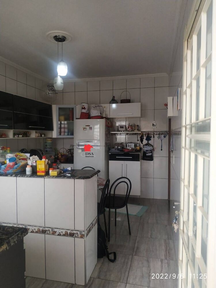 Casa à venda com 3 quartos, 200m² - Foto 2