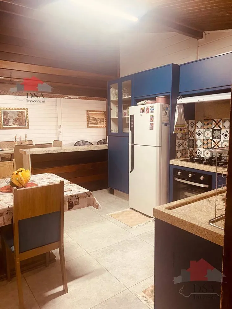 Casa, 3 quartos, 237 m² - Foto 1