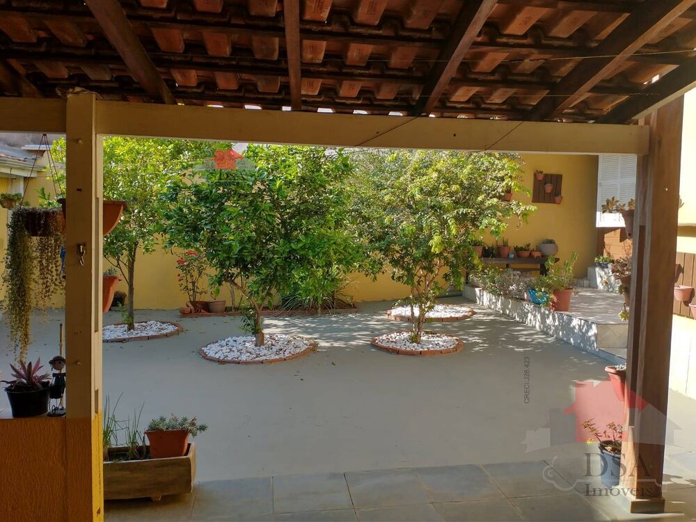 Casa, 3 quartos, 237 m² - Foto 1