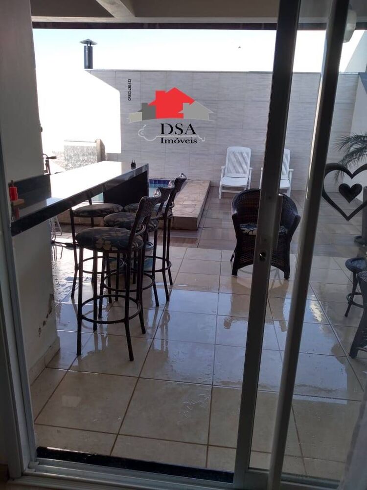Casa de Condomínio à venda com 3 quartos, 220m² - Foto 4