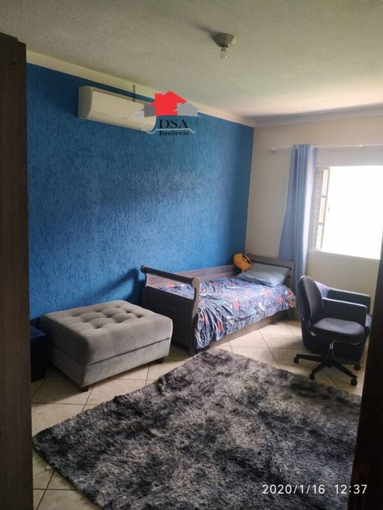 Casa, 3 quartos, 305 m² - Foto 1