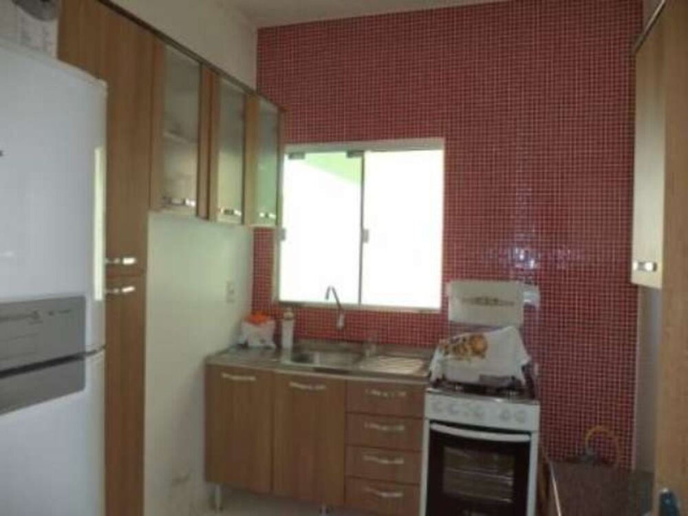 Casa à venda com 6 quartos, 220m² - Foto 3