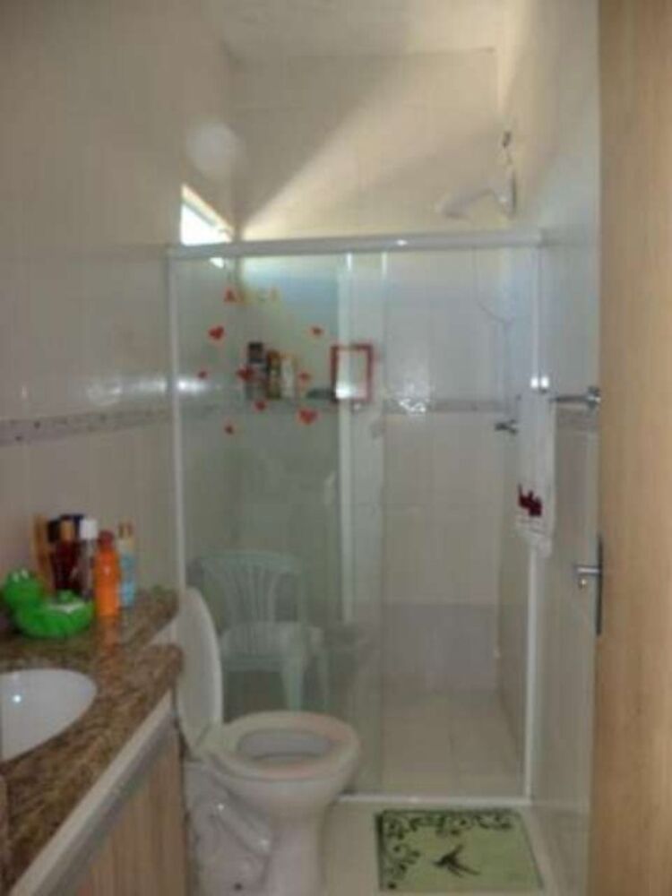 Casa à venda com 6 quartos, 220m² - Foto 1