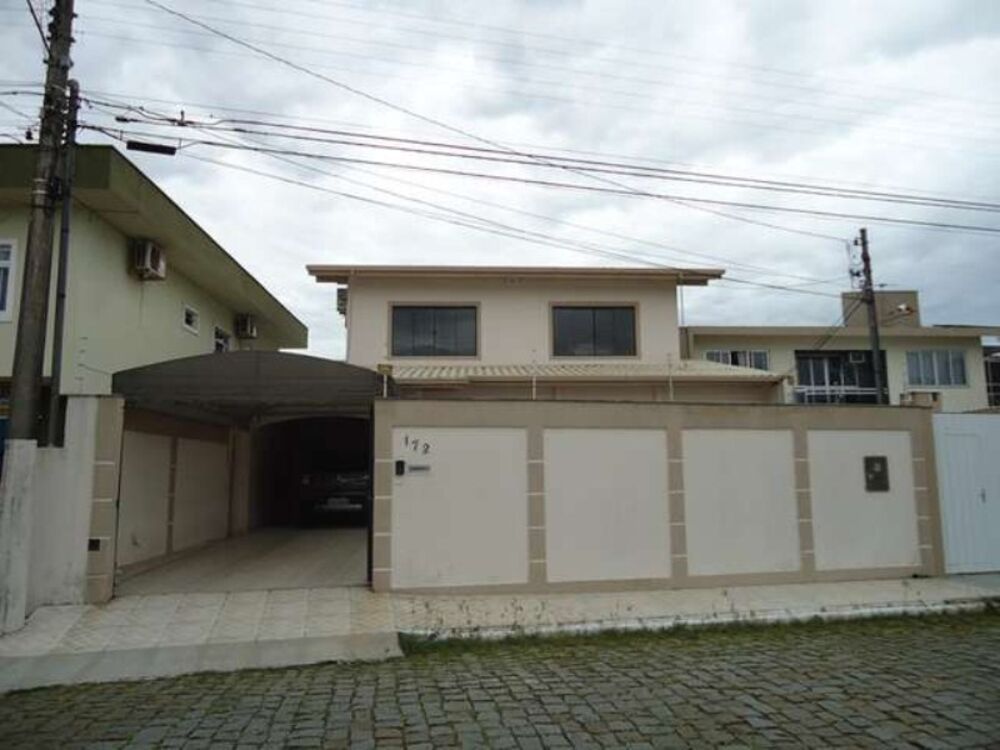 Casa à venda com 4 quartos, 319m² - Foto 1