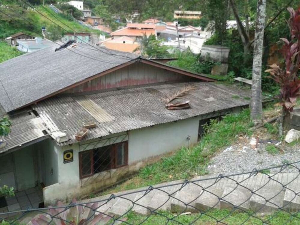 Casa à venda com 3 quartos, 320m² - Foto 2