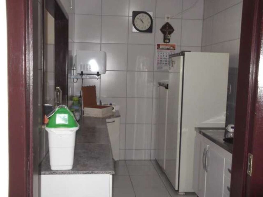 Casa à venda com 2 quartos, 423m² - Foto 2