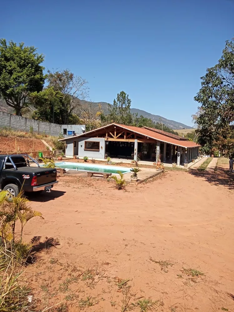 Fazenda à venda com 4 quartos, 330m² - Foto 1