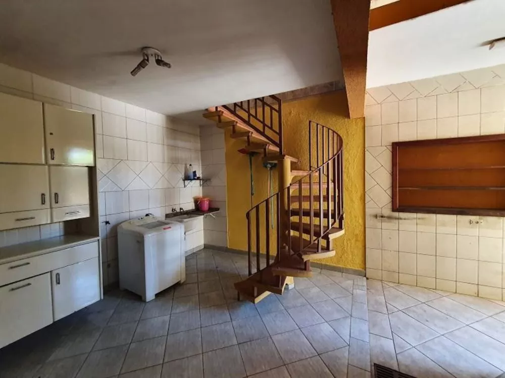 Sobrado à venda com 4 quartos, 380m² - Foto 2