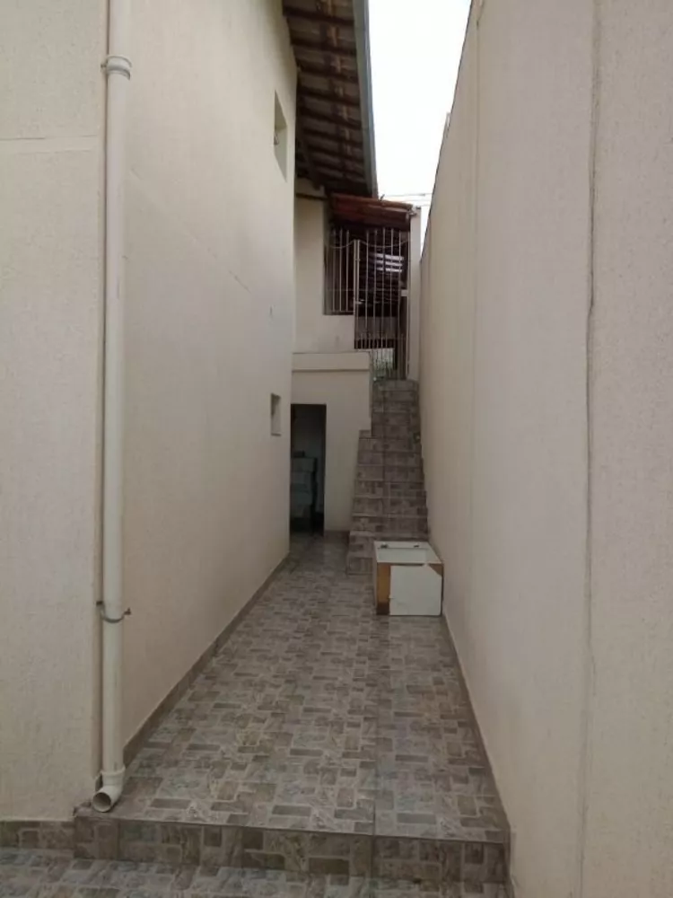 Casa à venda com 3 quartos, 200m² - Foto 1