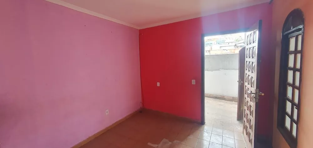 Casa à venda com 2 quartos, 80m² - Foto 2