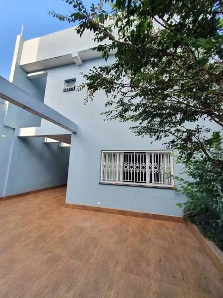 Sobrado à venda com 6 quartos, 300m² - Foto 1