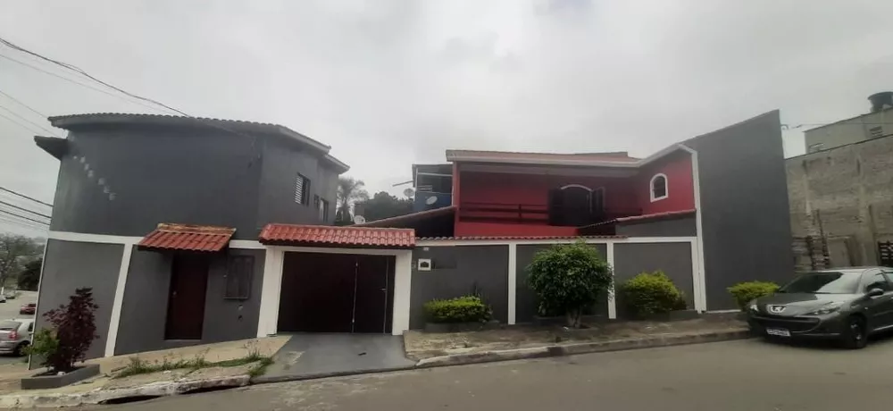 Sobrado à venda com 3 quartos, 200m² - Foto 1