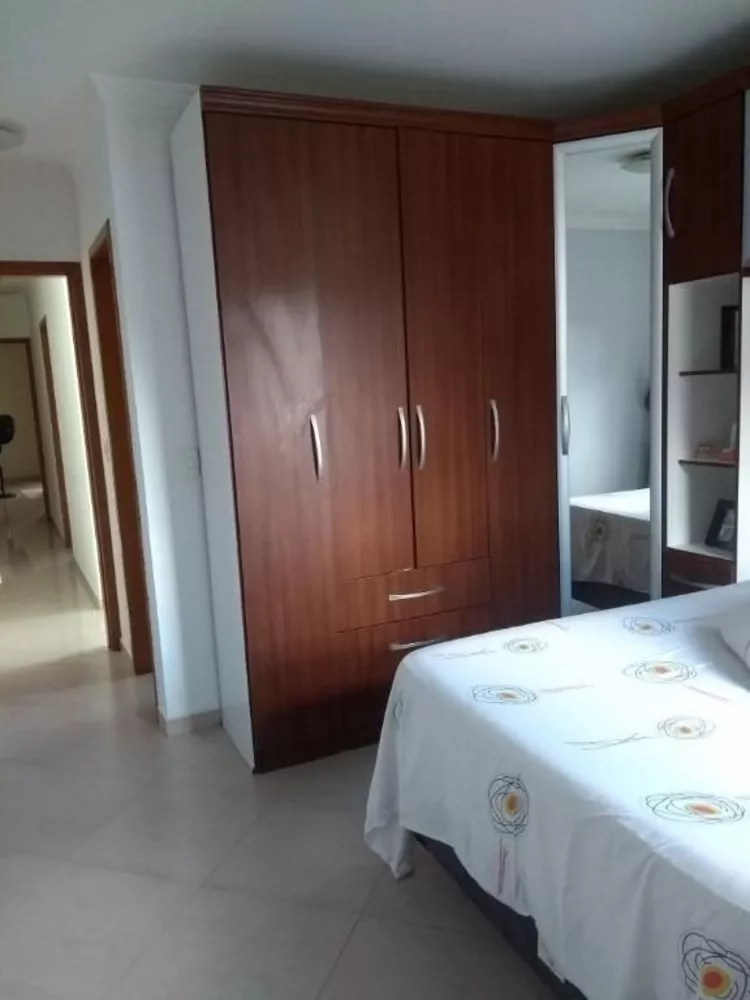 Sobrado à venda com 3 quartos, 180m² - Foto 1