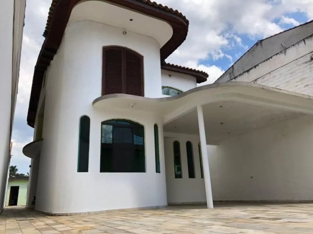 Casa à venda com 3 quartos, 256m² - Foto 1