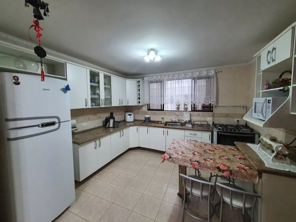 Sobrado à venda com 7 quartos, 100m² - Foto 2