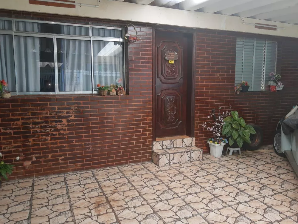 Casa à venda com 3 quartos, 250m² - Foto 2