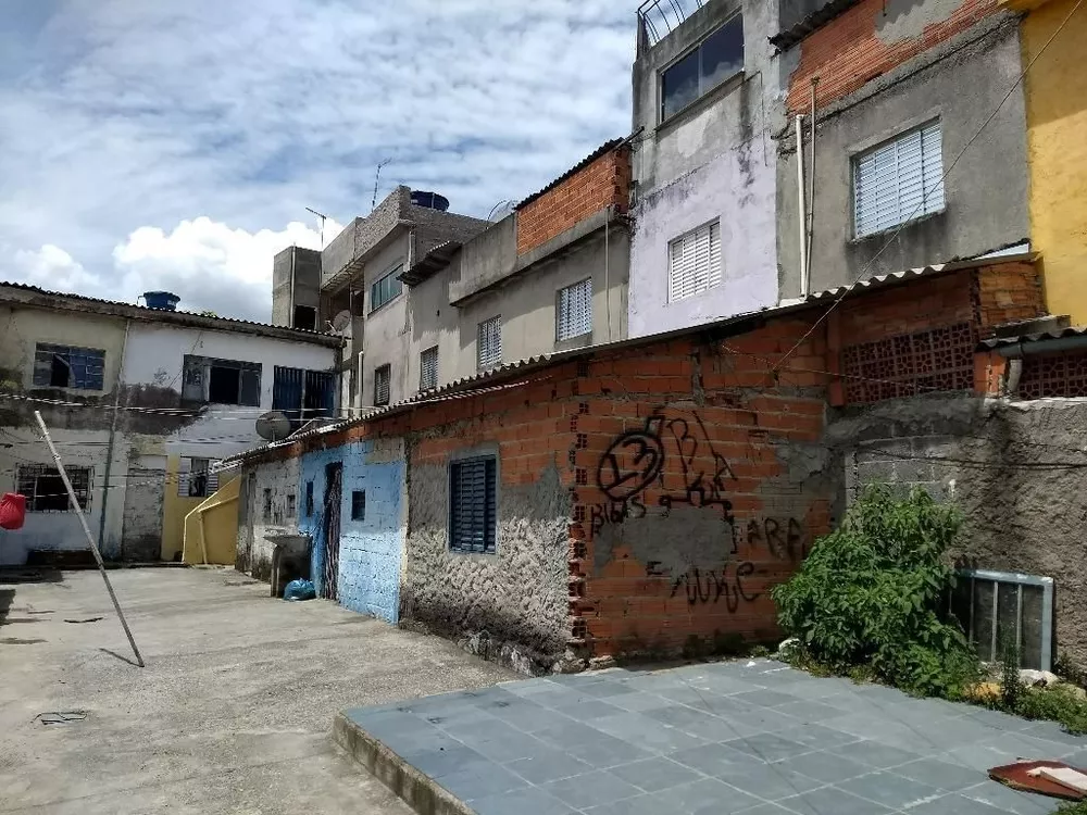 Sobrado à venda com 10 quartos, 200m² - Foto 1