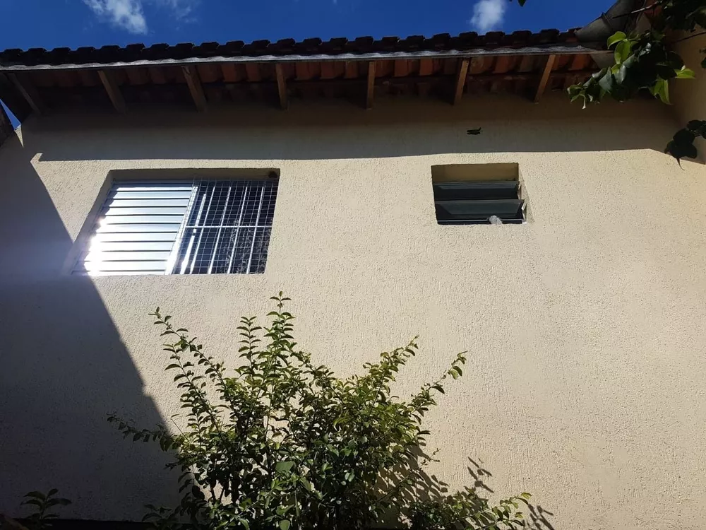 Casa à venda com 2 quartos, 60m² - Foto 4