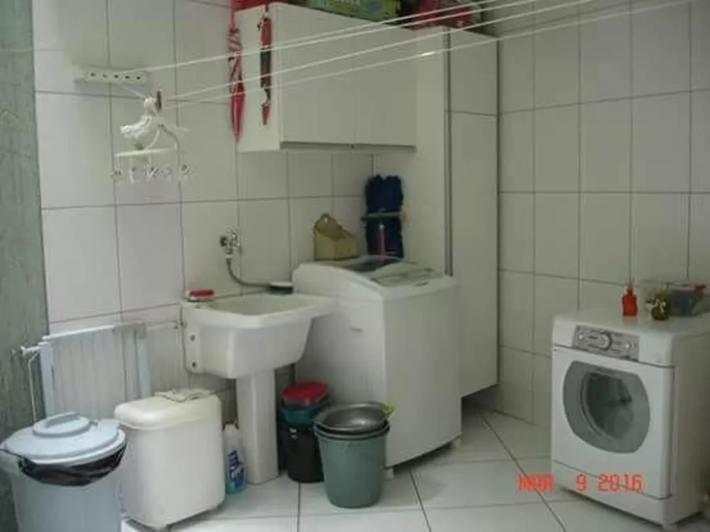 Sobrado à venda com 3 quartos, 220m² - Foto 1