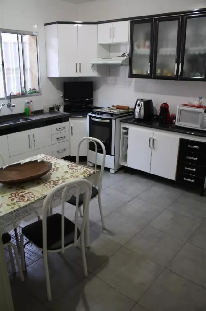 Casa à venda com 4 quartos, 250m² - Foto 2