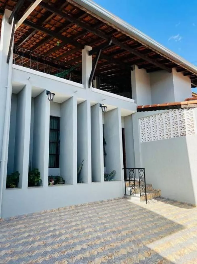 Casa de Condomínio à venda com 5 quartos, 250m² - Foto 2