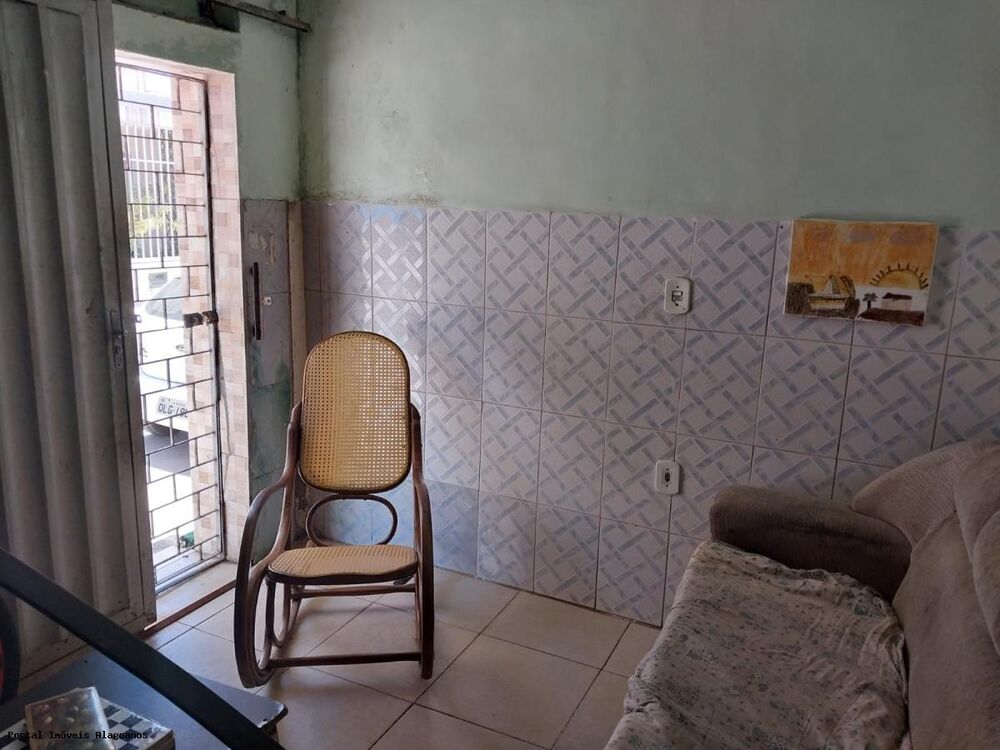 Casa à venda com 6 quartos, 180m² - Foto 2