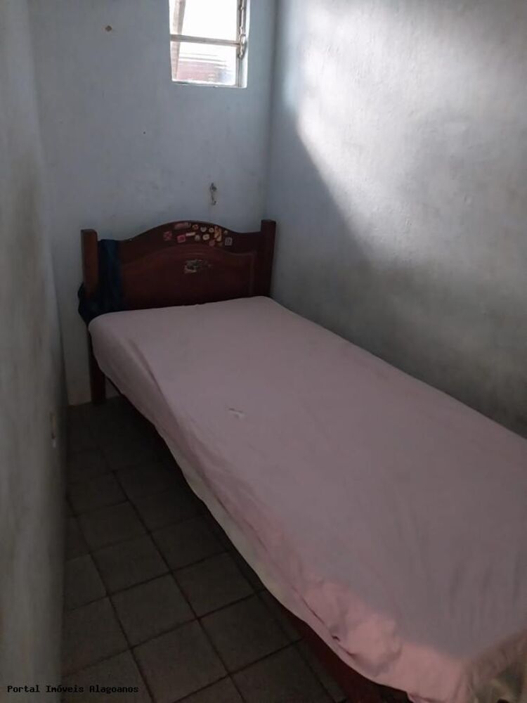 Casa à venda com 6 quartos, 180m² - Foto 3