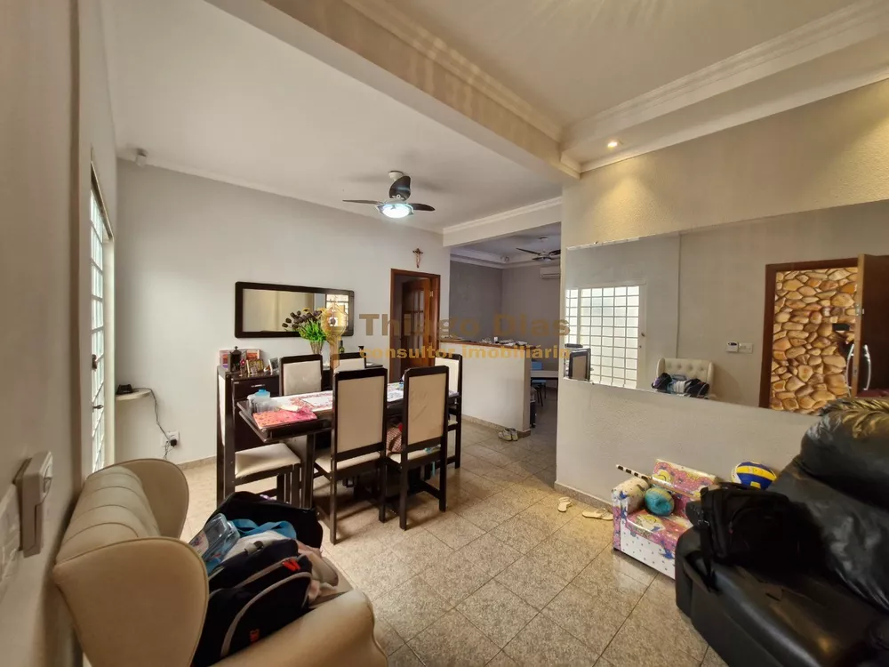 Casa, 3 quartos, 184 m² - Foto 1