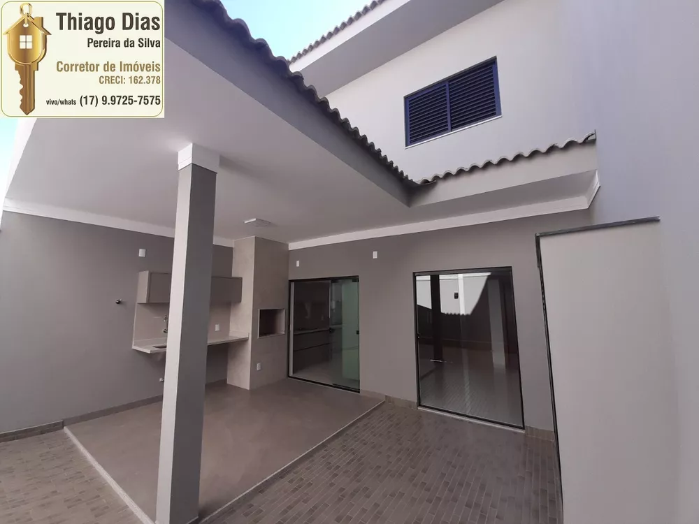 Casa à venda com 3 quartos, 124m² - Foto 1