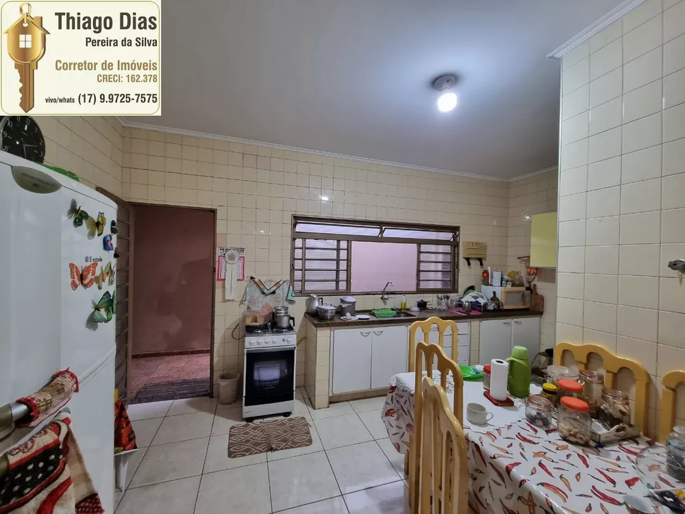 Casa à venda com 5 quartos, 220m² - Foto 8