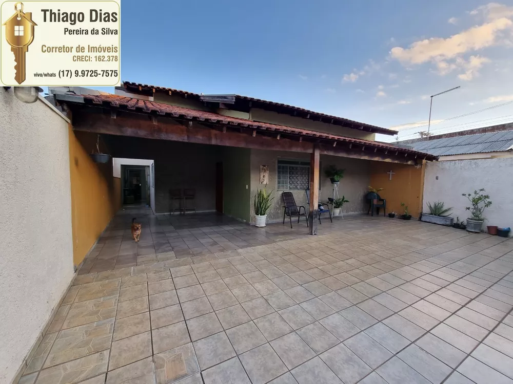 Casa à venda com 3 quartos, 222m² - Foto 2