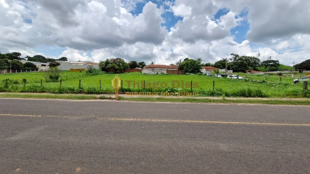 Loteamento e Condomínio, 1750 m² - Foto 1