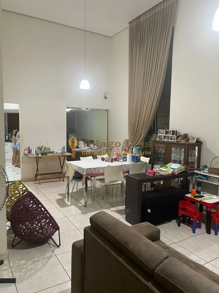 Casa, 3 quartos, 203 m² - Foto 2