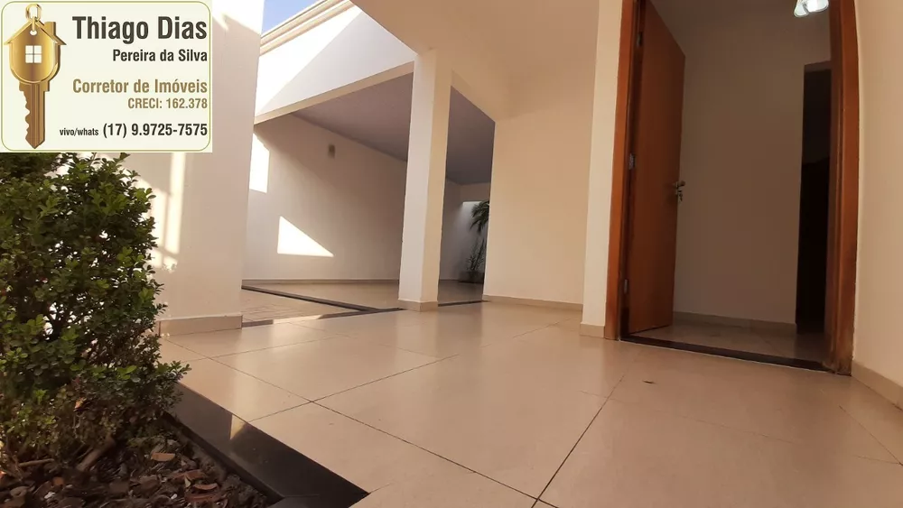 Casa à venda com 3 quartos, 138m² - Foto 1