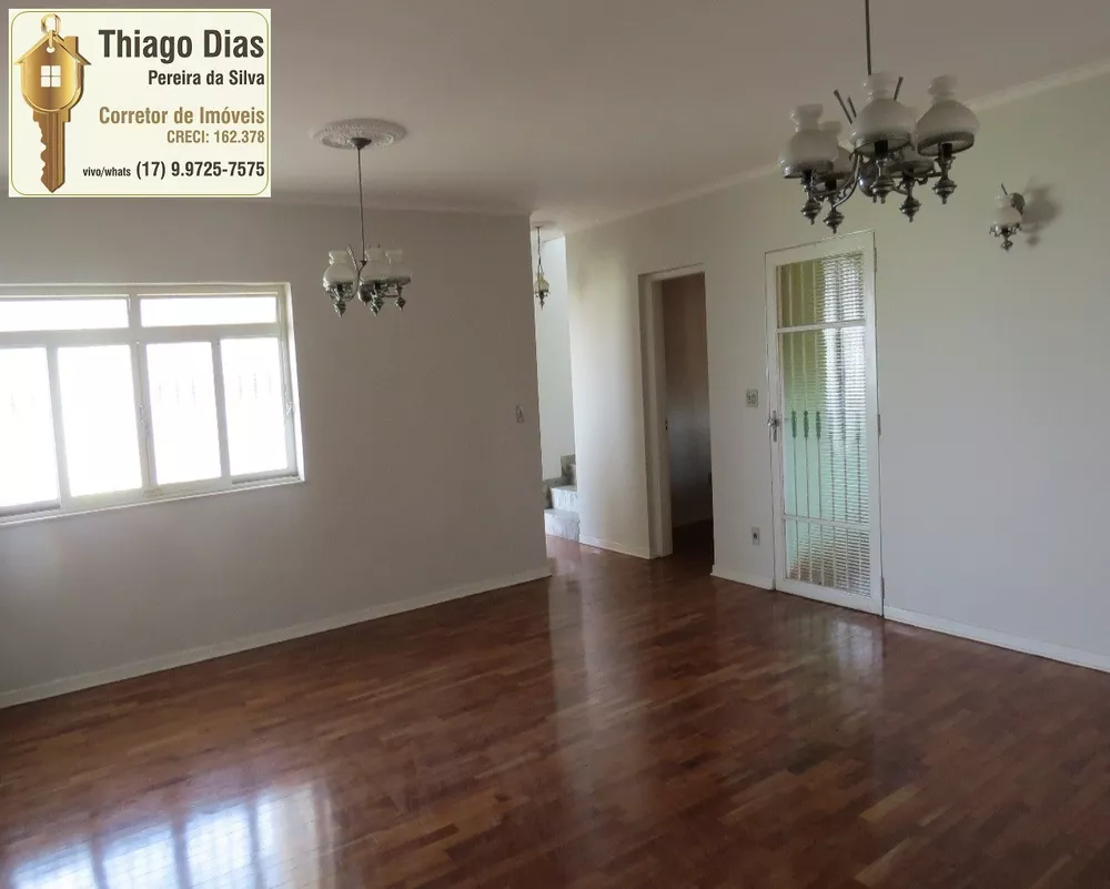 Casa à venda com 4 quartos, 252m² - Foto 1