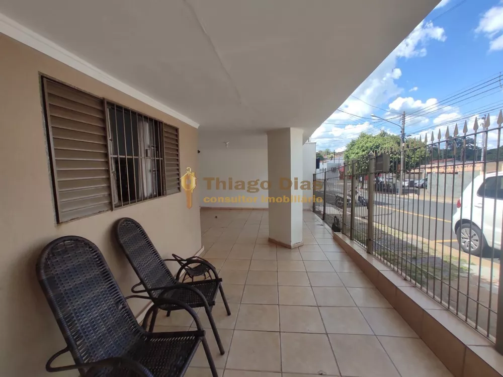 Casa à venda com 3 quartos, 146m² - Foto 1