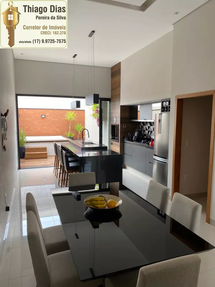 Casa à venda com 3 quartos, 131m² - Foto 2