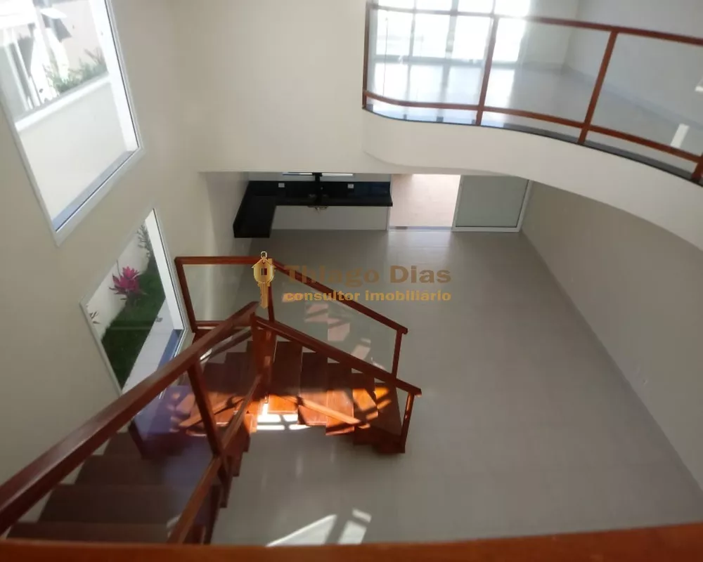 Casa à venda com 4 quartos, 258m² - Foto 2