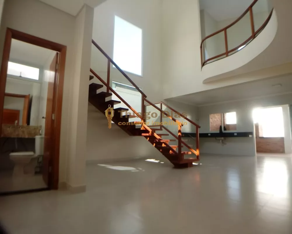 Casa à venda com 4 quartos, 258m² - Foto 1