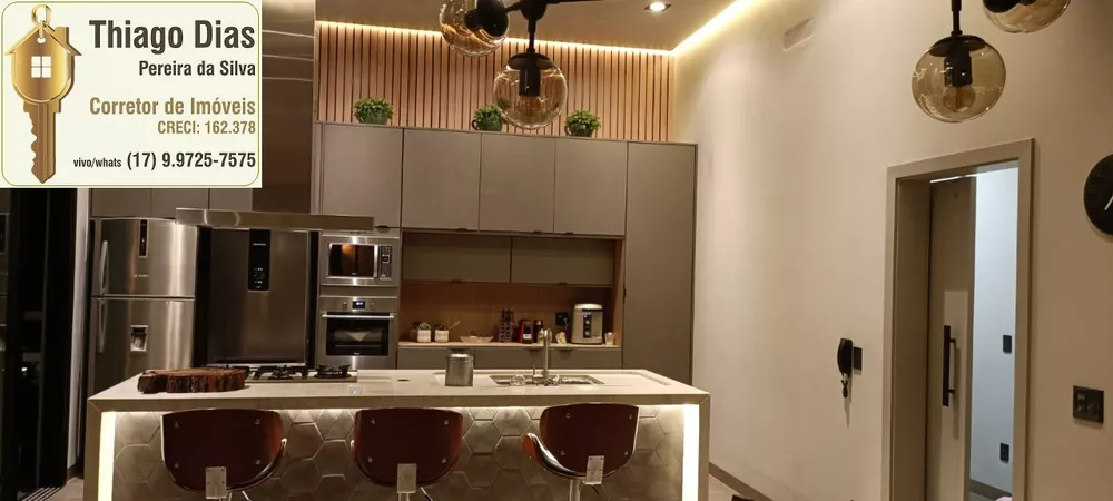 Casa à venda com 3 quartos, 208m² - Foto 1