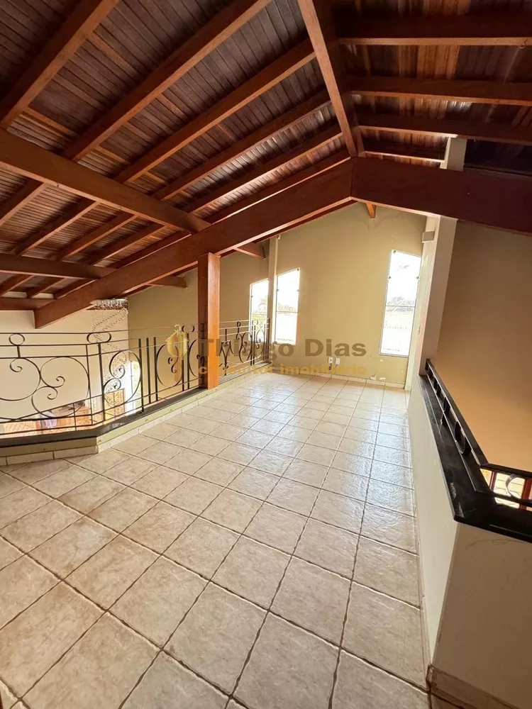 Casa à venda com 3 quartos, 314m² - Foto 1