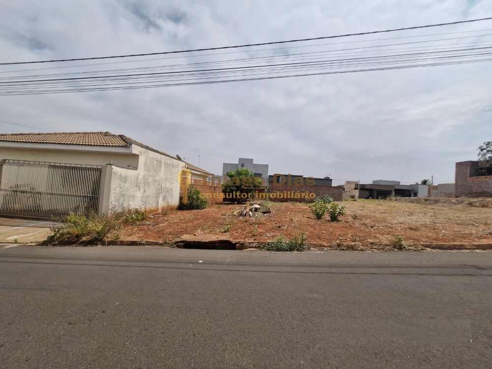 Terreno à venda, 200m² - Foto 1