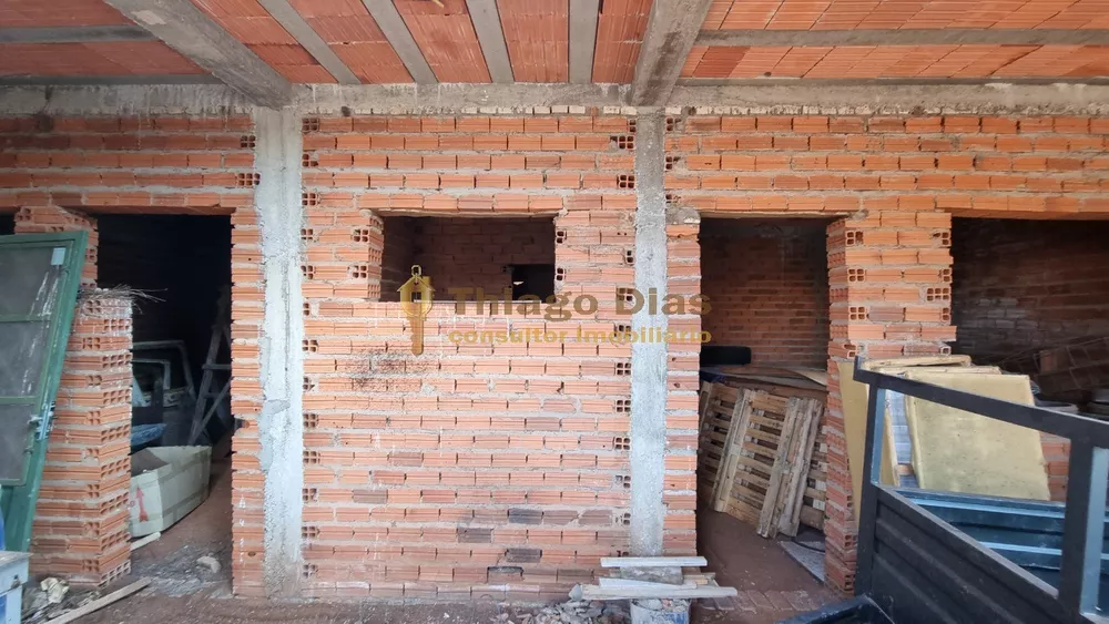 Casa à venda com 2 quartos, 120m² - Foto 1