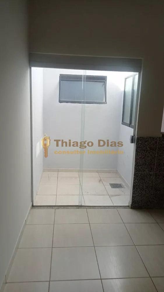 Casa à venda com 3 quartos, 226m² - Foto 3