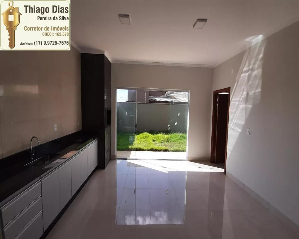 Casa à venda com 3 quartos, 148m² - Foto 1