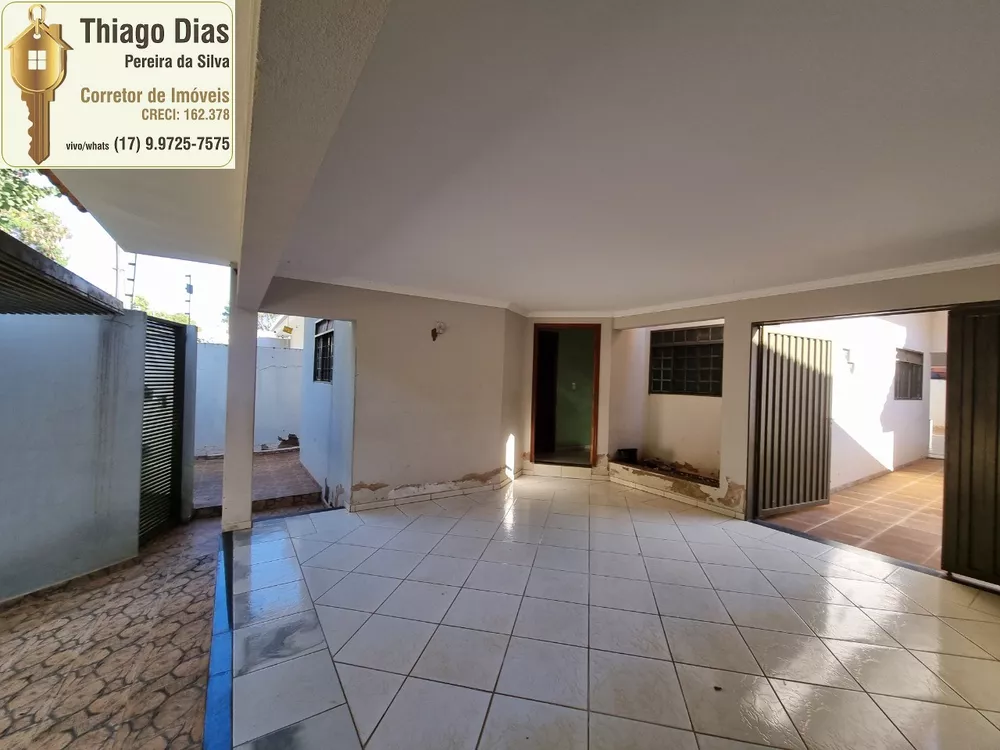 Casa à venda com 3 quartos, 175m² - Foto 1