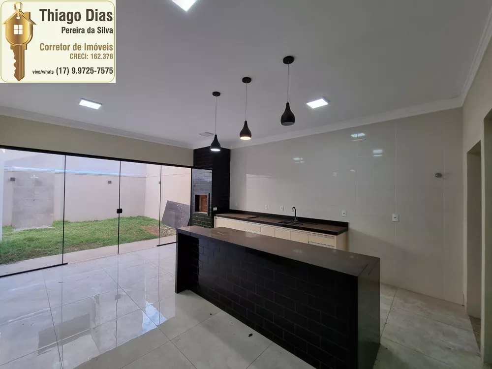 Casa à venda com 3 quartos, 166m² - Foto 2